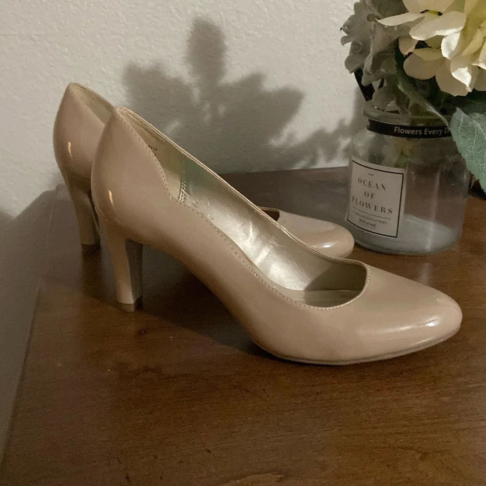 Nude Heels - Picture 1 of 4